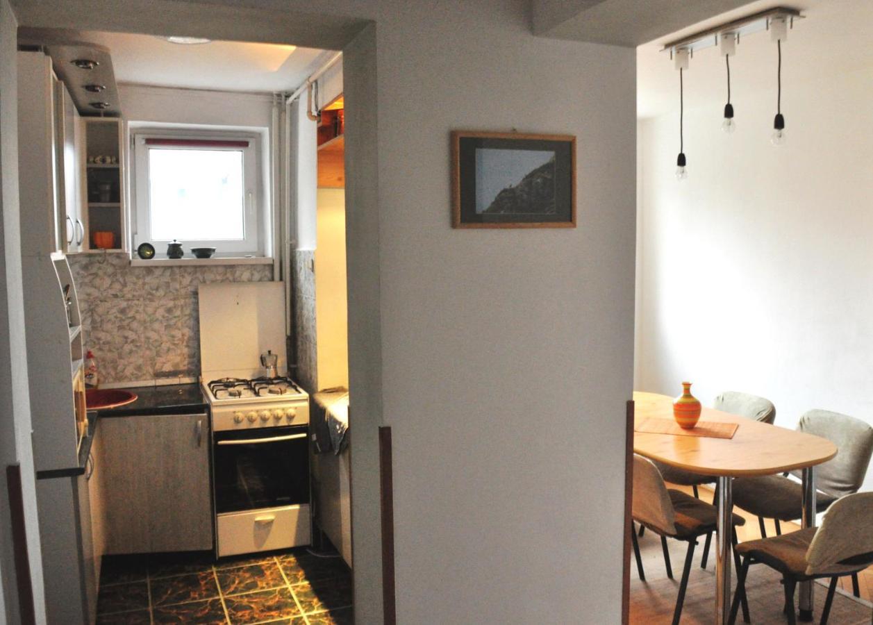 Simple And Comfortable Apartment Miercurea Ciuc Exterior foto